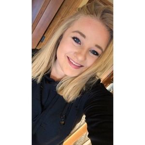 Meet your Posher, Kayla